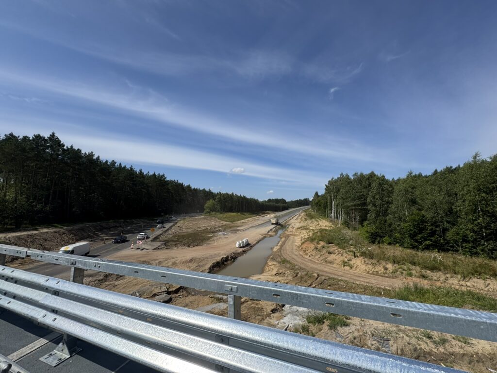 Widok na Trasę Główną z obiektu WD-47 w km 34+100