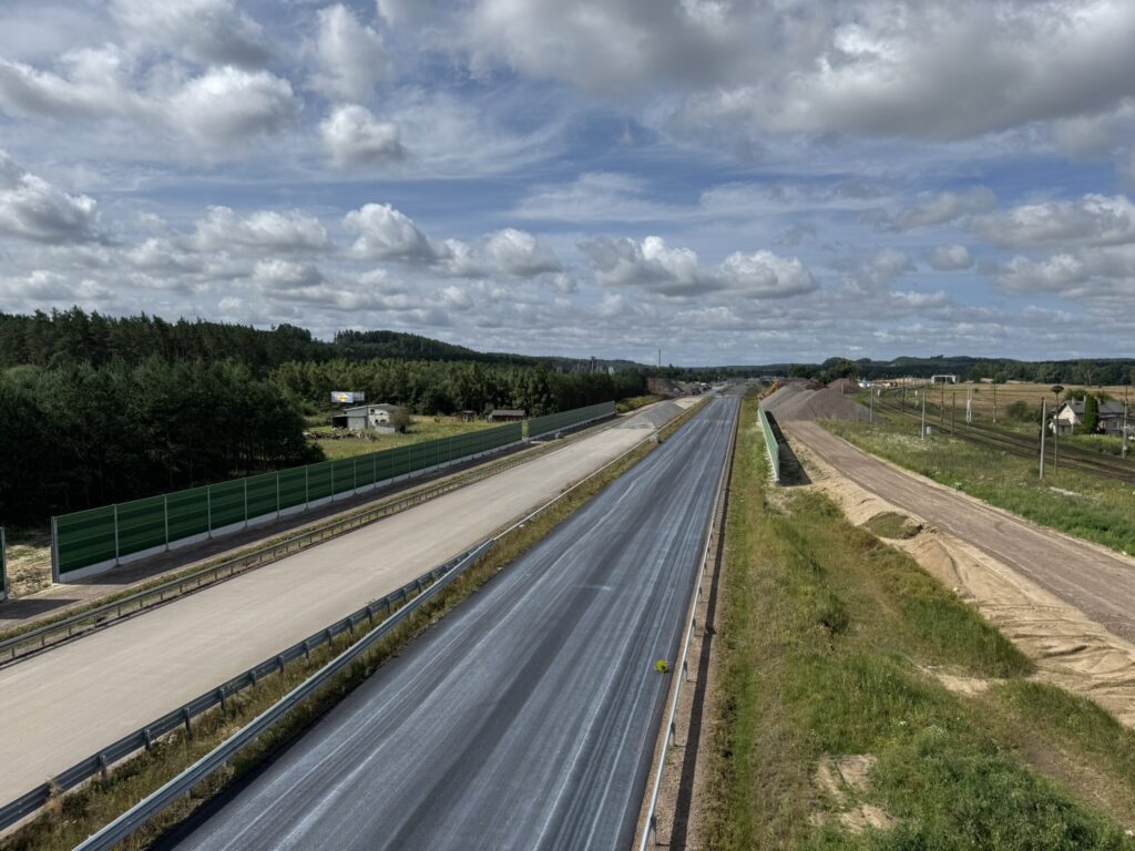 Widok na Trasę Główną z obiektu WD-57 w km 37+600