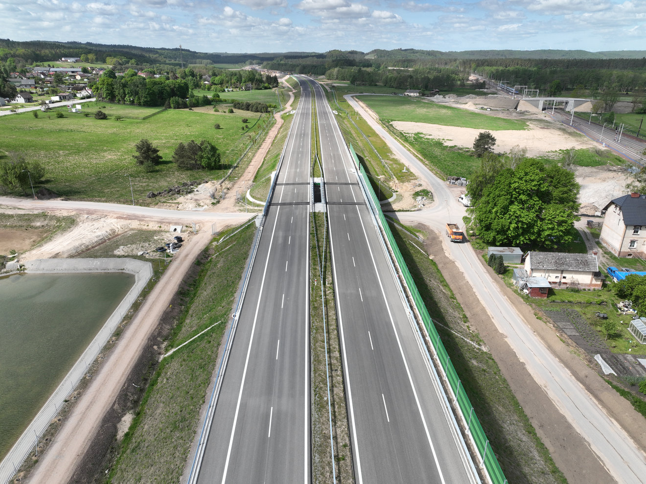 Trasa Główna przy terenie wytwórni oraz placu składowego w km 36+950