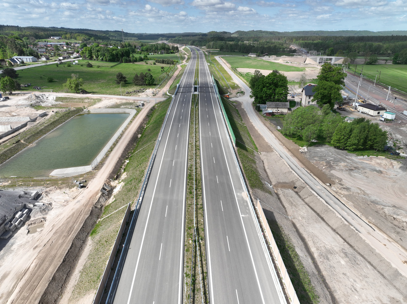 Trasa Główna przy terenie wytwórni oraz placu składowego w km 37+030