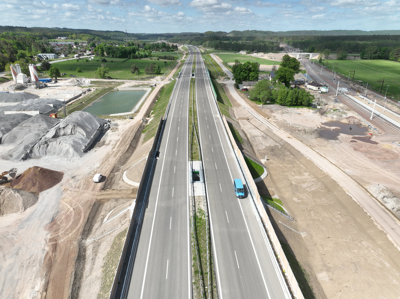 Trasa Główna przy terenie wytwórni oraz placu składowego w km 37+090