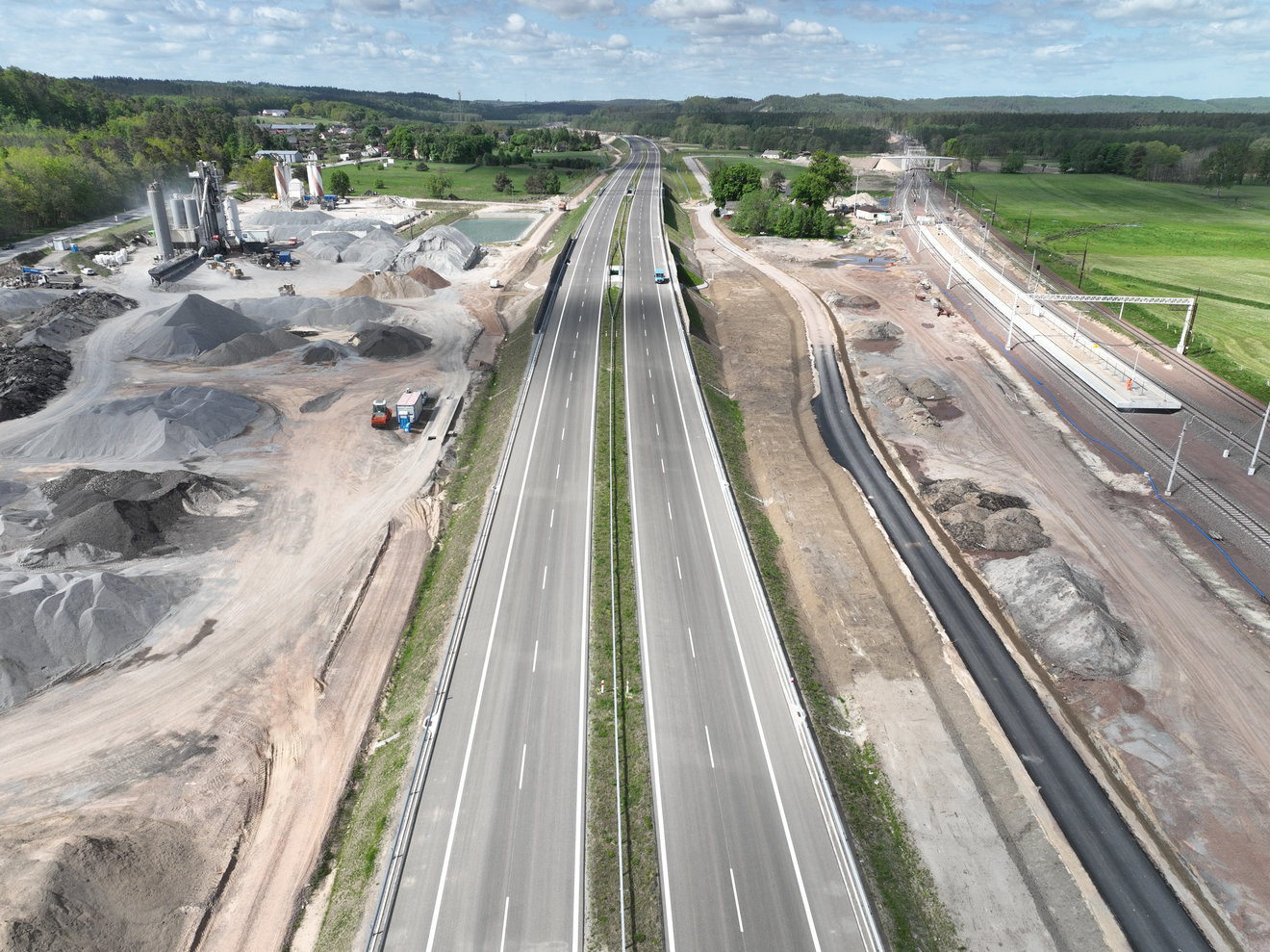 Trasa Główna przy terenie wytwórni oraz placu składowego w km 37+240