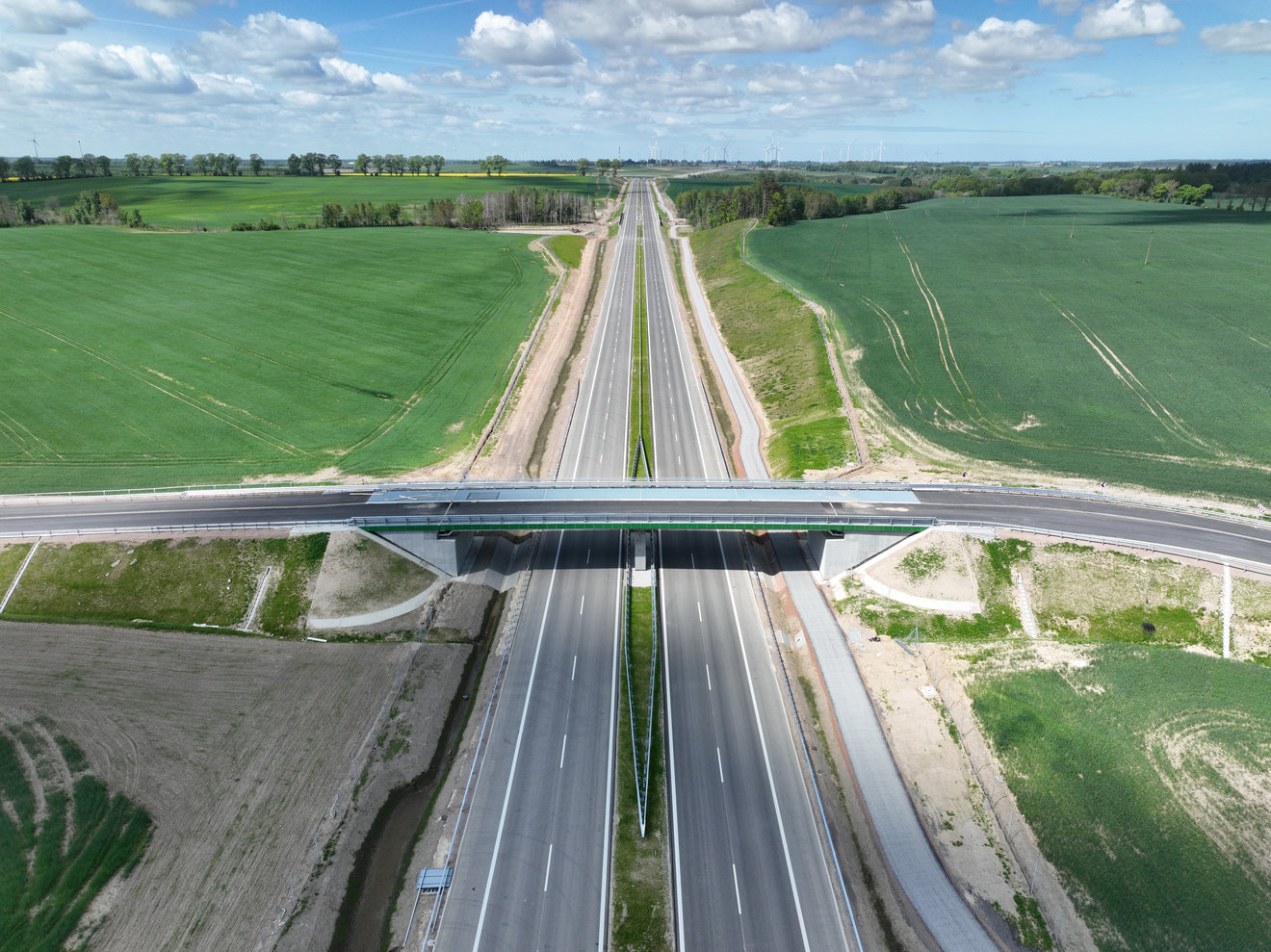 Widok na drogę DG2, obiekt WD-44 oraz Trasę Główną w km 31+470 (1)