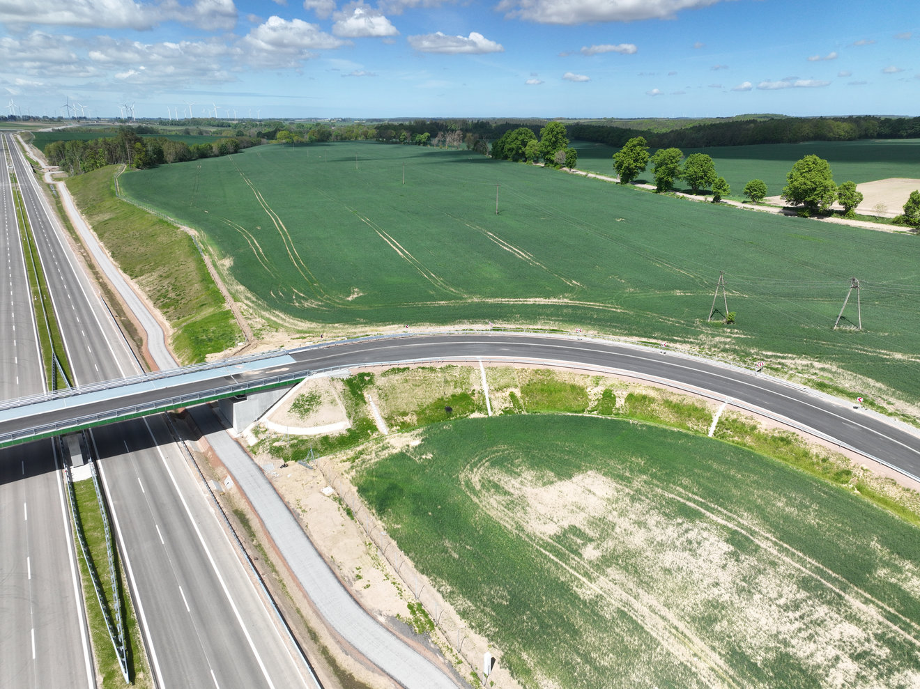 Widok na drogę DG2, obiekt WD-44 oraz Trasę Główną w km 31+470 (2)