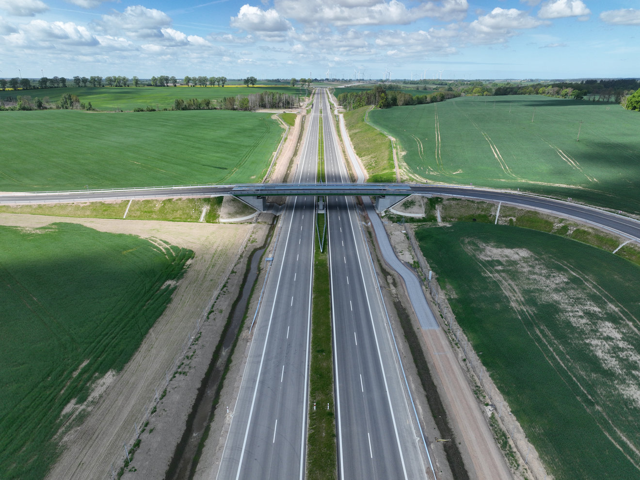 Widok na drogę DG2, obiekt WD-44 oraz Trasę Główną w km 31+530